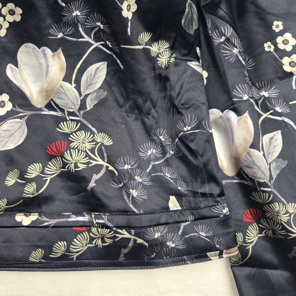 GUESS Women's Black Cream Floral Crop Blouse Size Medium Long Sleeve Satin‎ - Picture 2 of 11